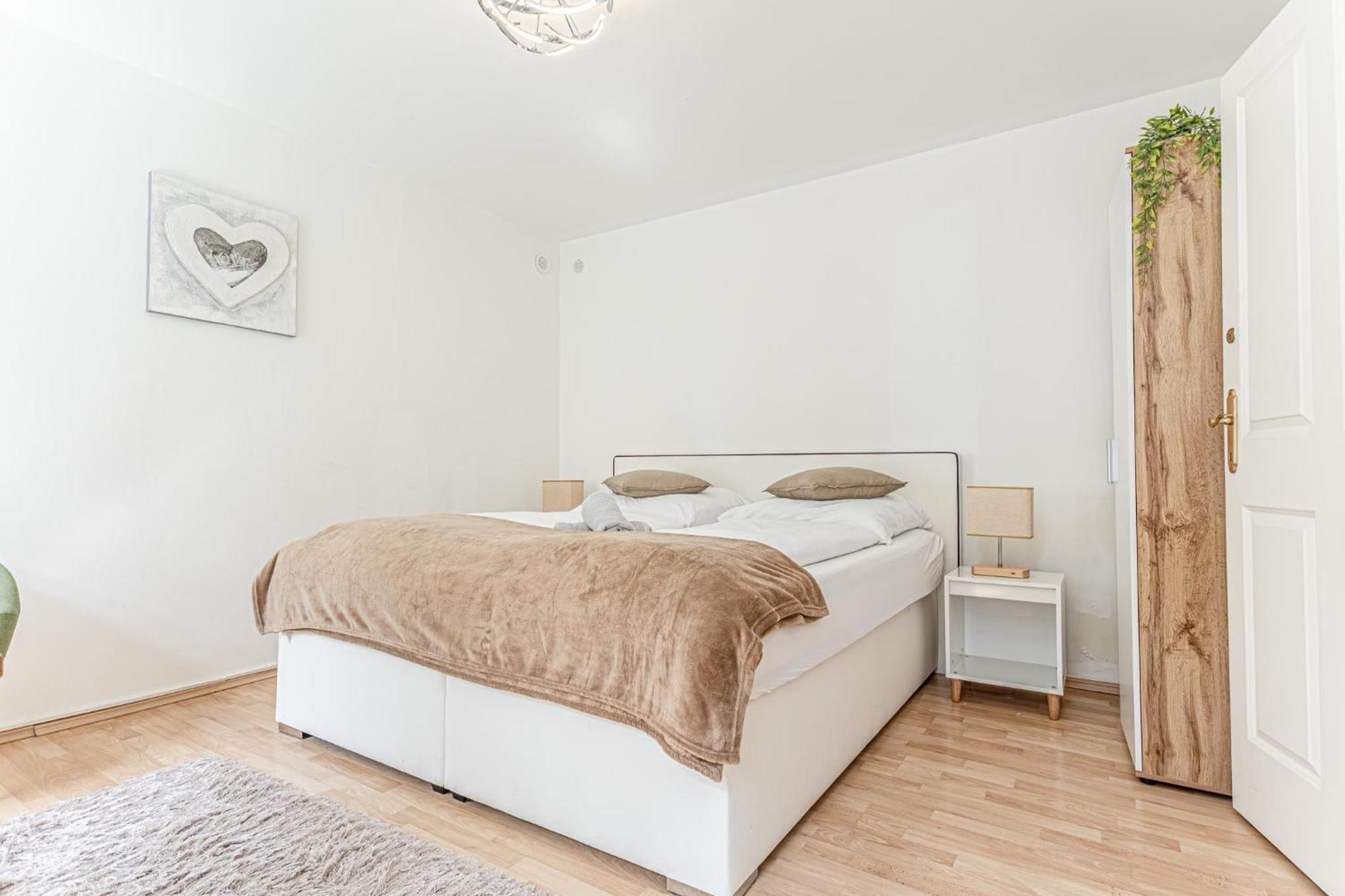City Vibes: 1Br Apt, 10 Min To Westbahnhof Viena Exterior foto